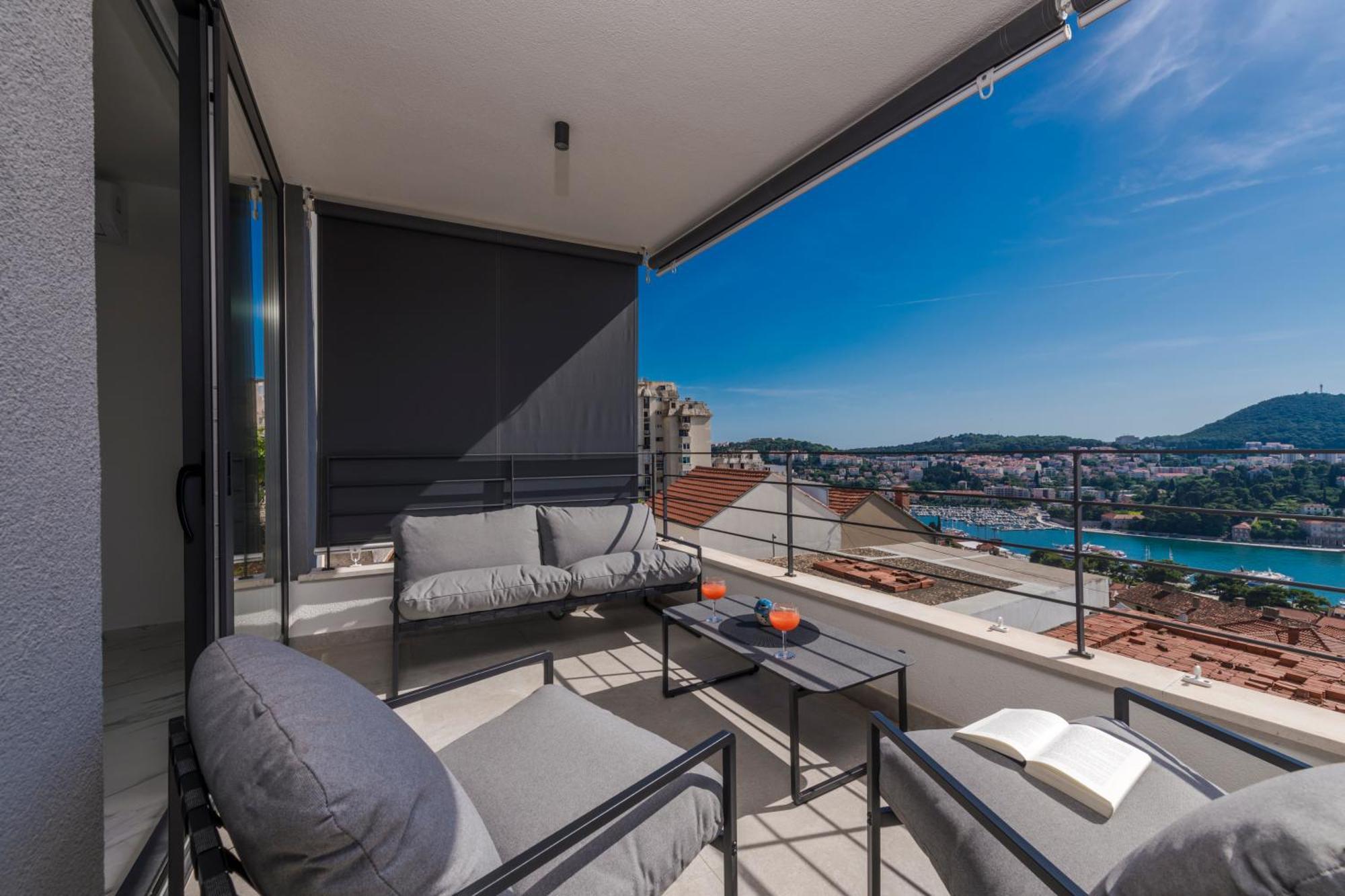 Seaview Sunset Oasis Apartment